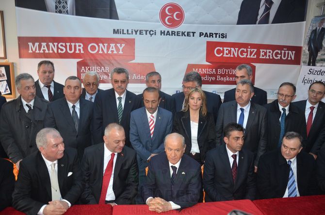 MHP LİDERi DEVLET BAHÇELİ AKHİSARLILAR İLE BULUŞTU